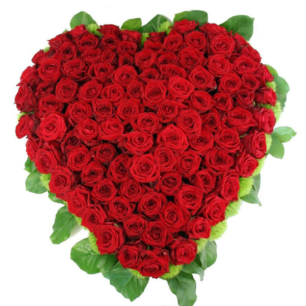 Hearth shape red roses