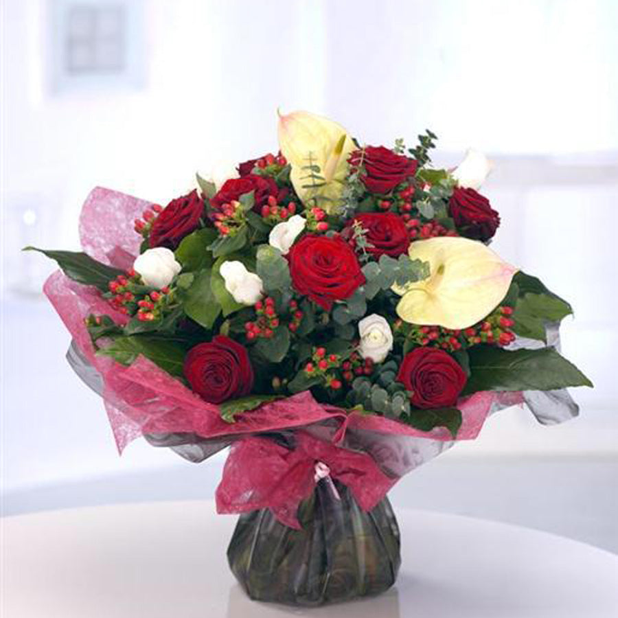 anthurium bouquet uk Aquapack Roses & Anthurium Bouquet – ronitflowers