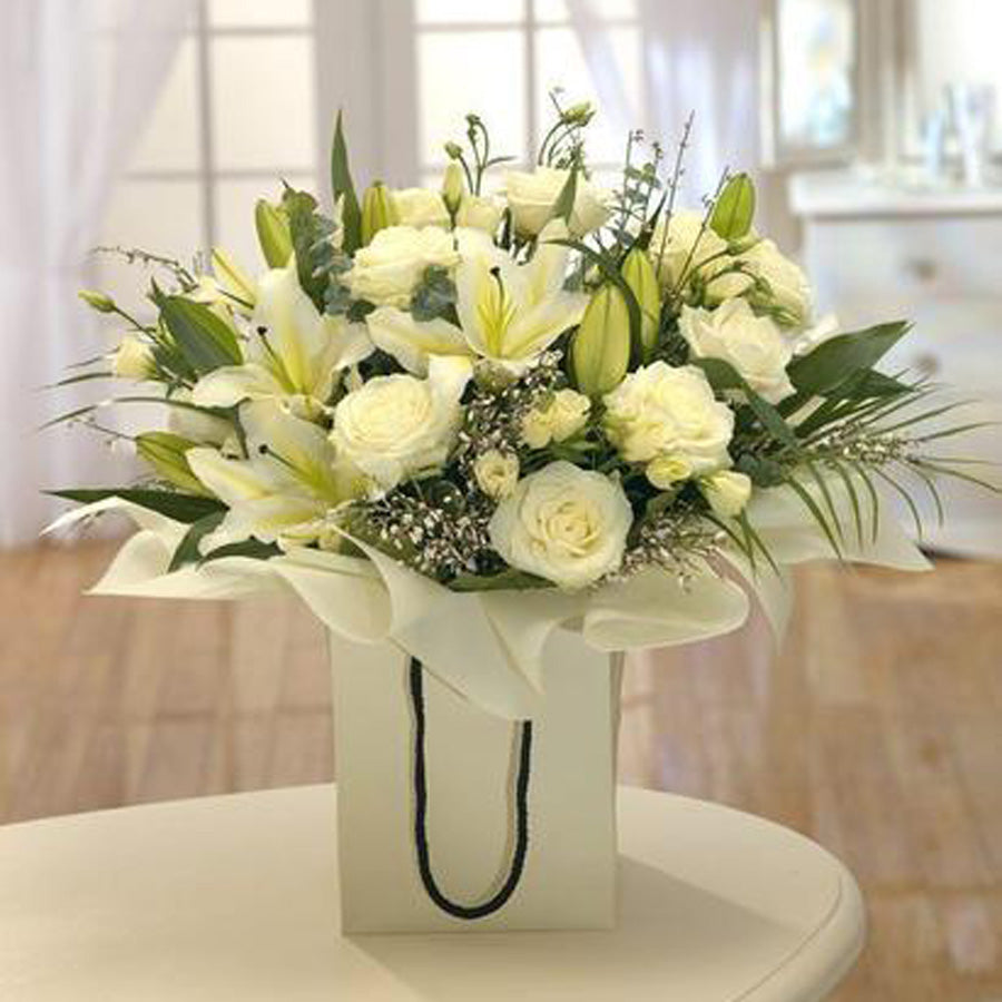 White & Green Aquapack Bouquet